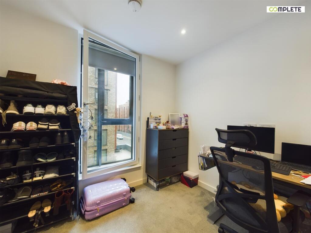 CAM01231G0-PR0053-STILL021