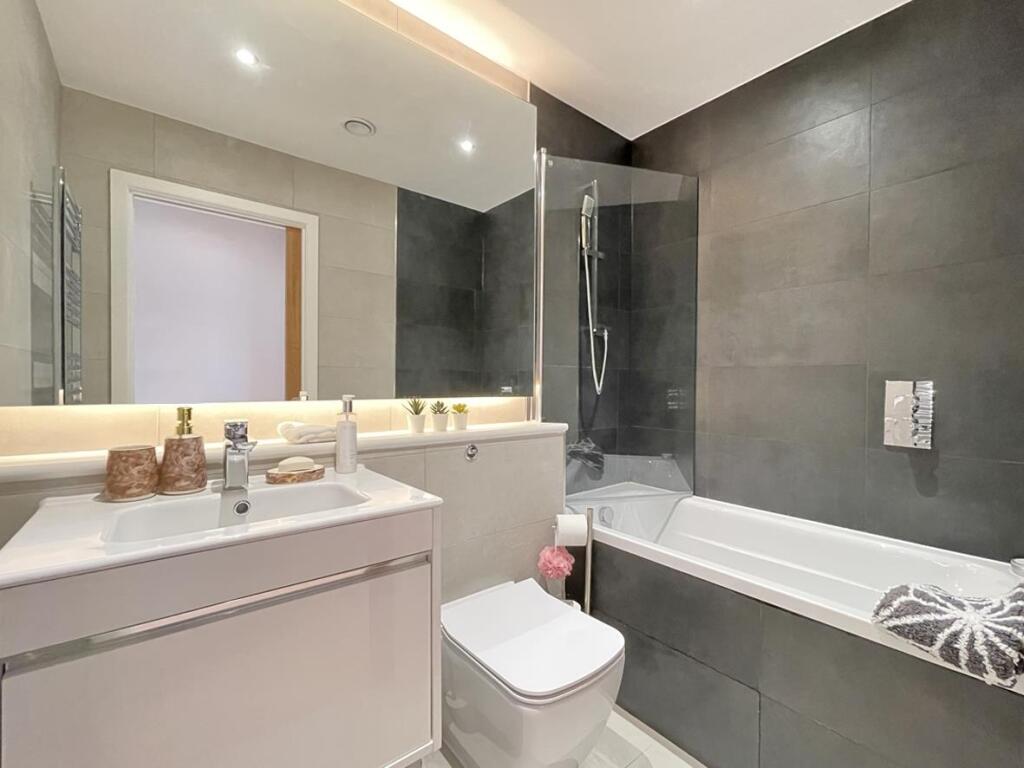 Peirson House 63 - Bathroom.jpg