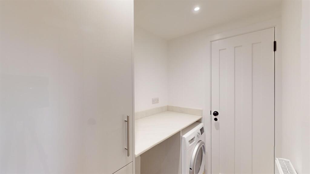 Hunters Court 7 Utility Room.jpg