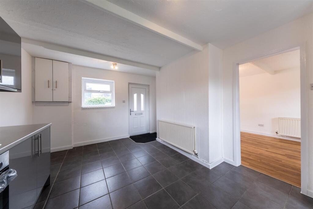 6 Stoneheys Lane-005.jpg