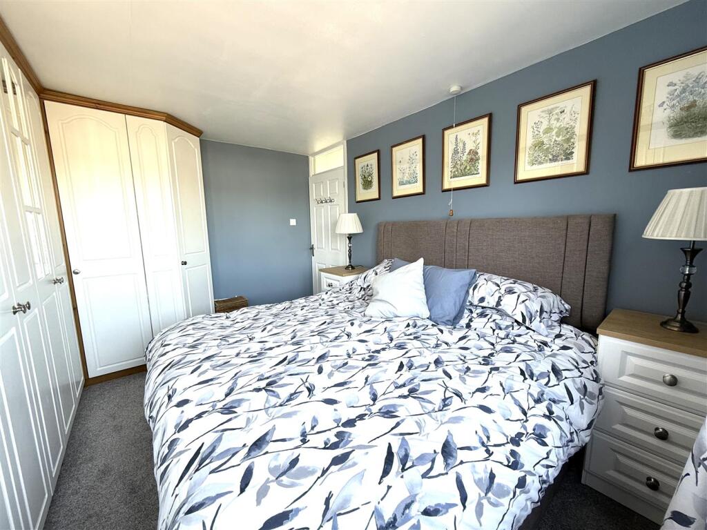 owens close bed 1.jpeg