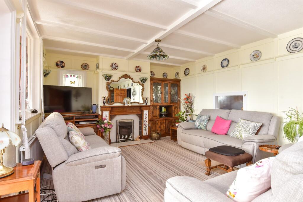 Lounge/ Dining Room
