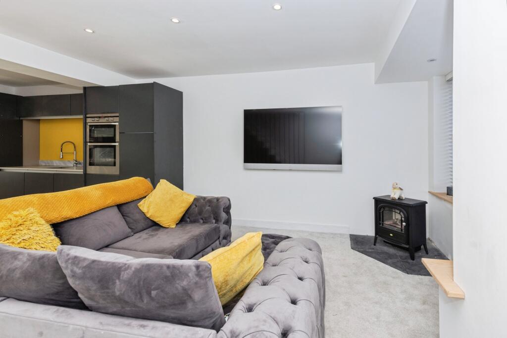 Lounge / Kitchen