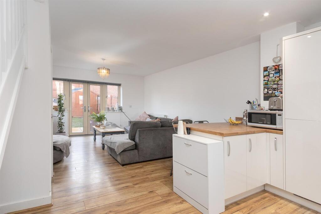 1 Dale Close, Lutterworth (12).jpg