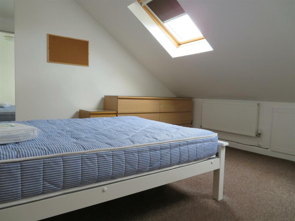103 Manners Bed6.JPG