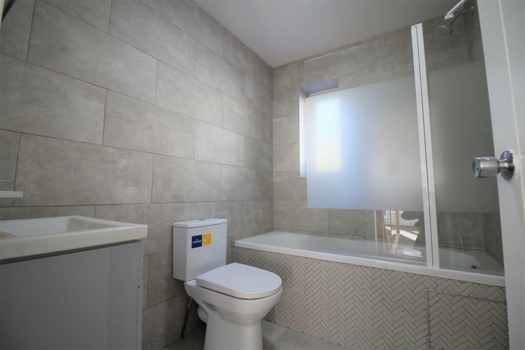 bathroom .jpg