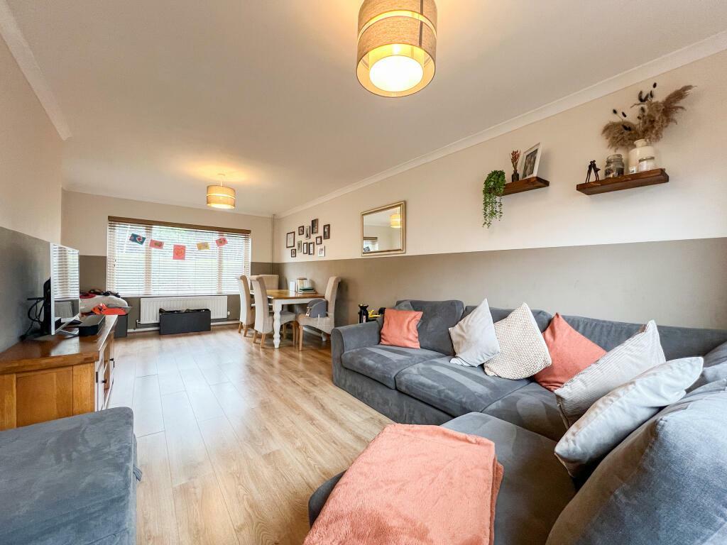 20 Prospect Walk - Living Room 2.jpeg
