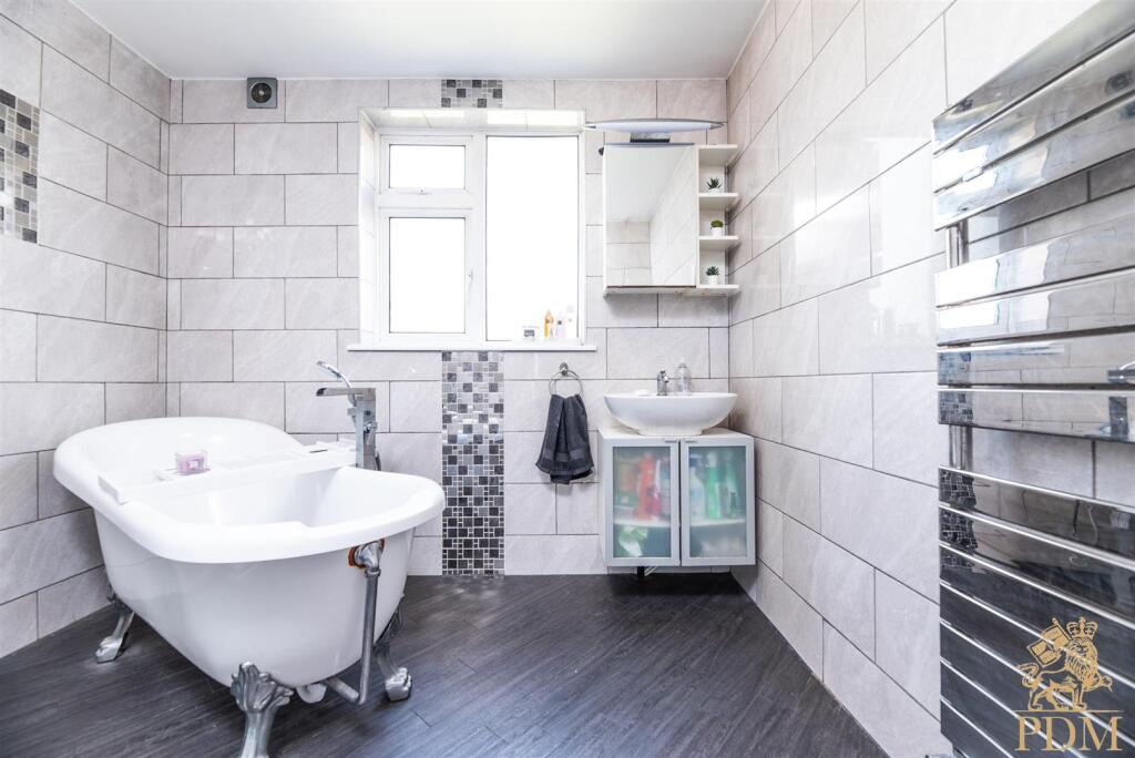 5 Balmoral Crescent Nottingham NG8 2DQ