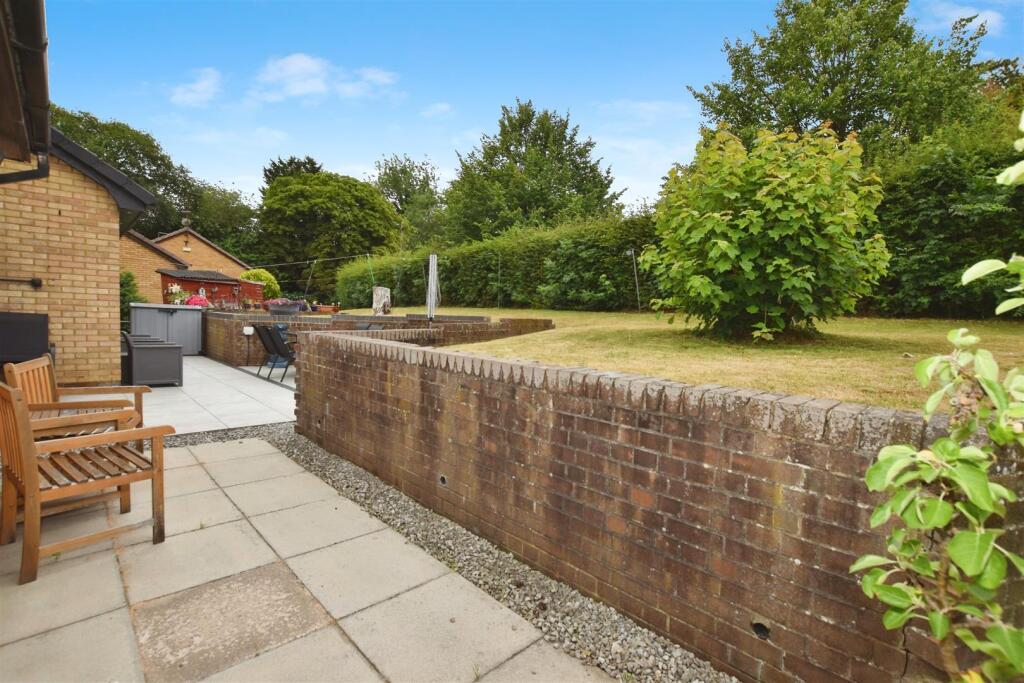 Garden &amp; Communal Area