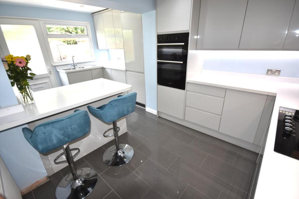 KITCHEN/BREAKFAST ROOM