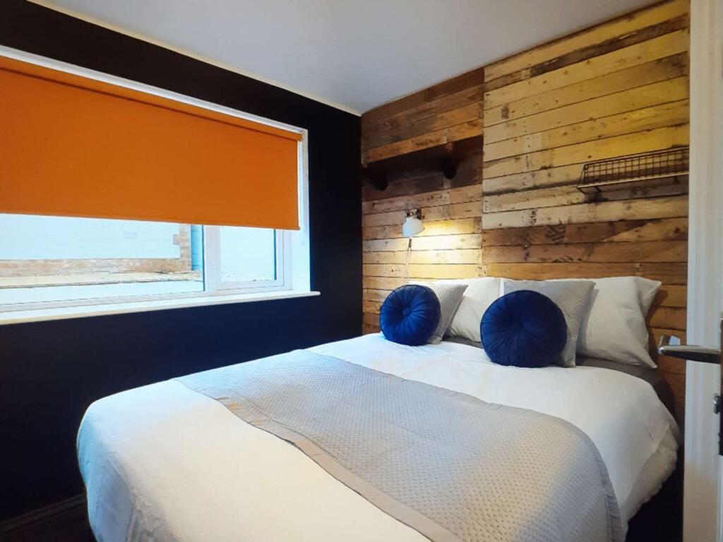 32a Annex Bedroom 9.jpg