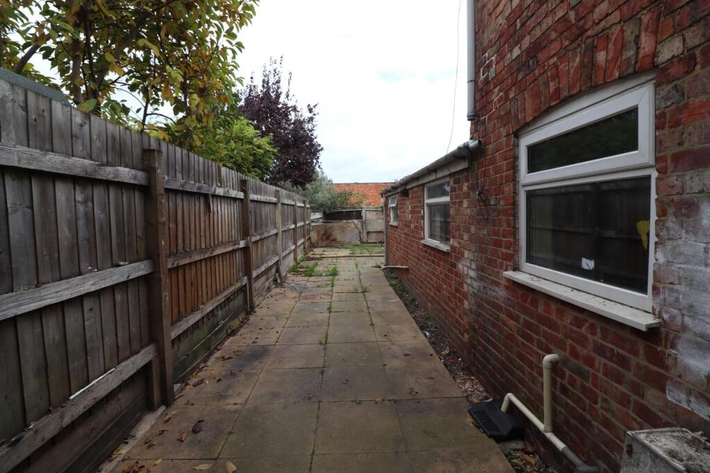 Rear Garden (Paragraph)