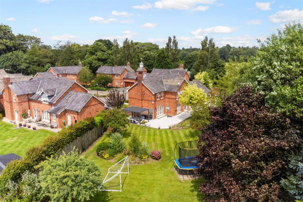 94088_8 Steadings Rise Mere (41).jpg