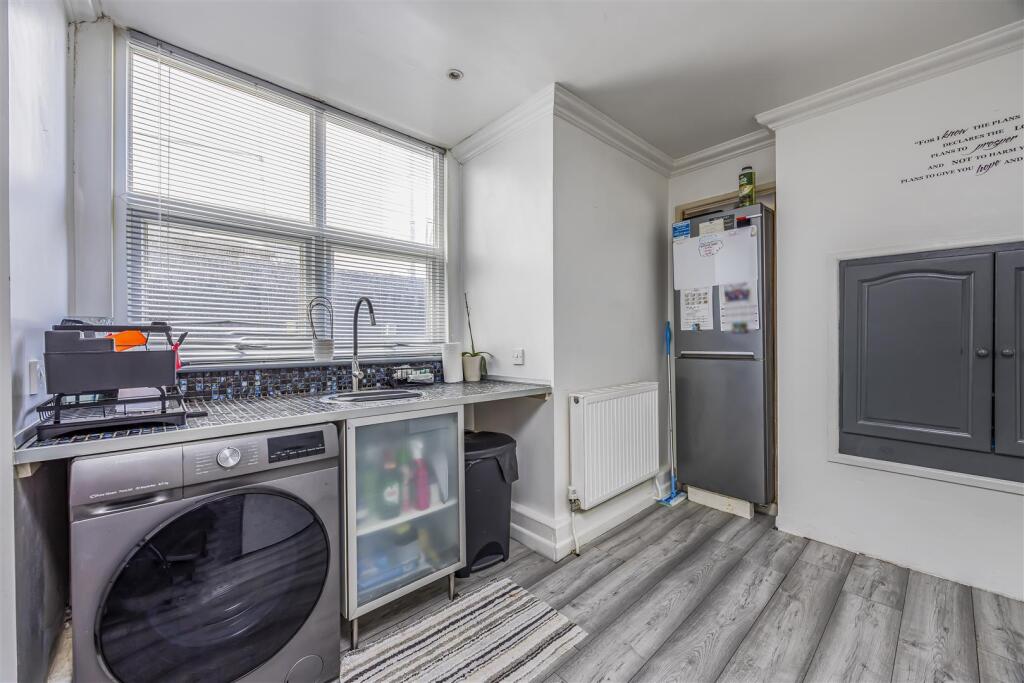 Lower Flat, 54 North End Avenue, Portsmouth-Portic