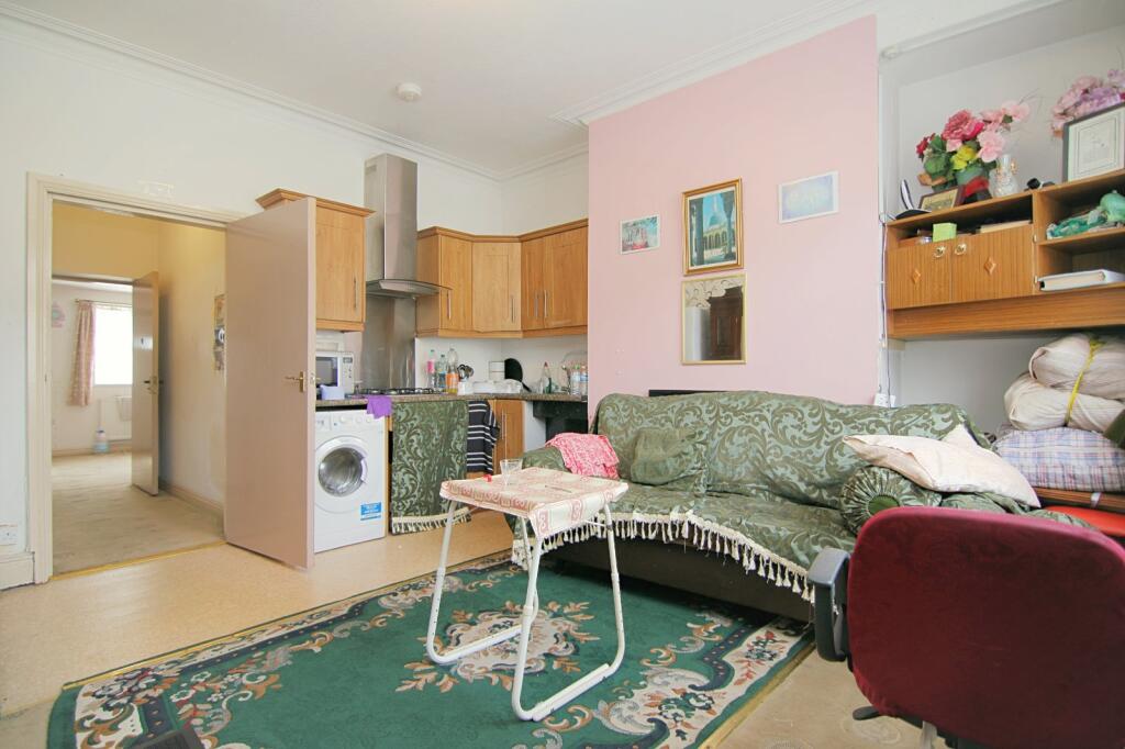 Lounge/Kitchen