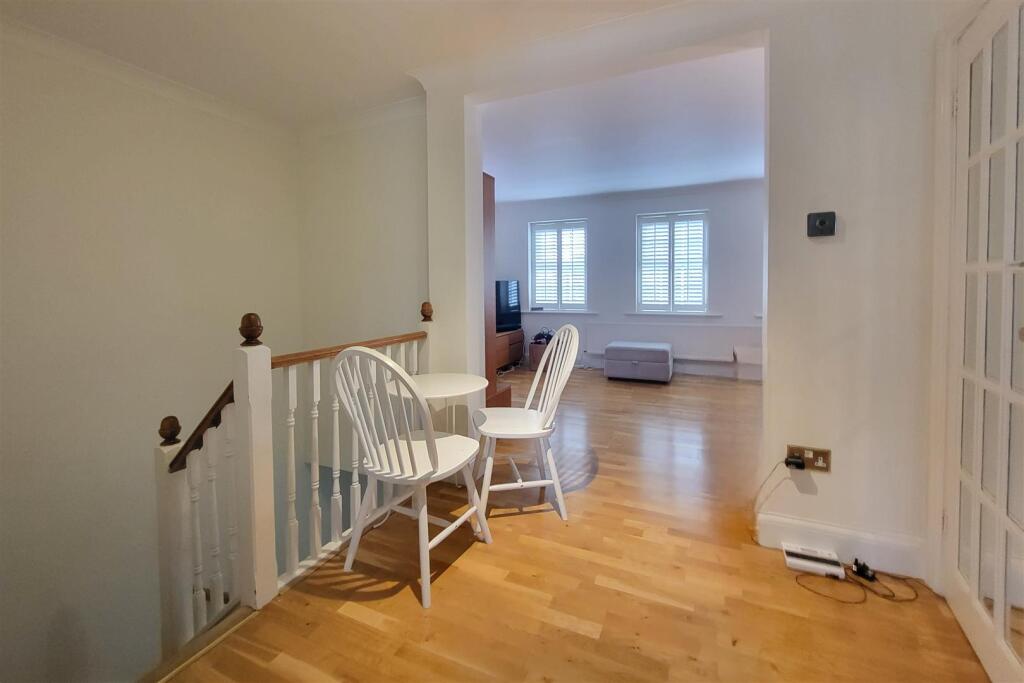 FIRST FLOOR LANDING