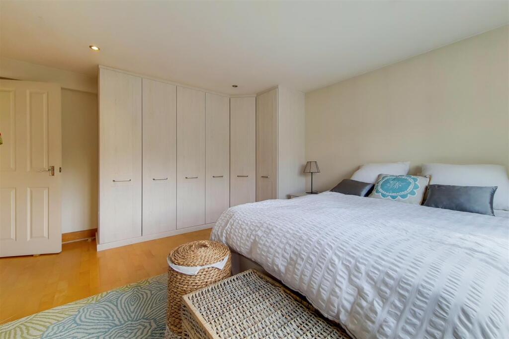 13_Main Bedroom-1.jpg
