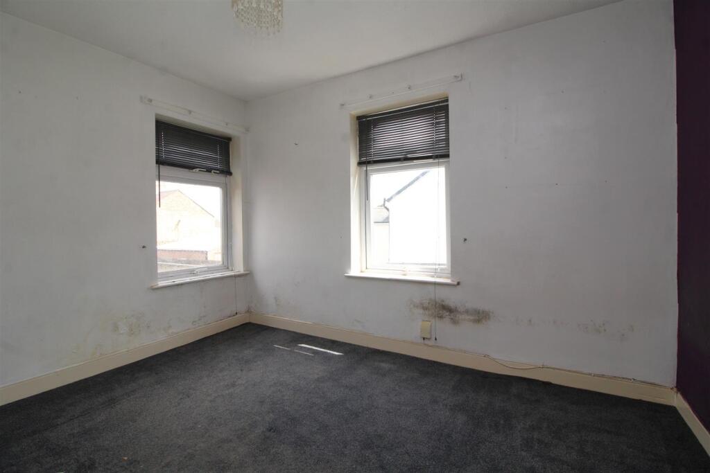bedroom 2 .JPG