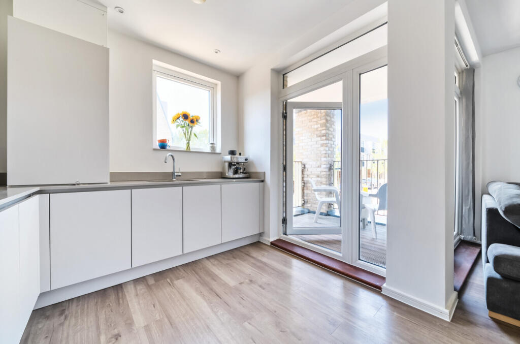 1335390-10-689b32...