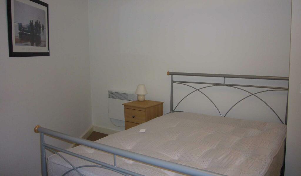 bed 2.jpg