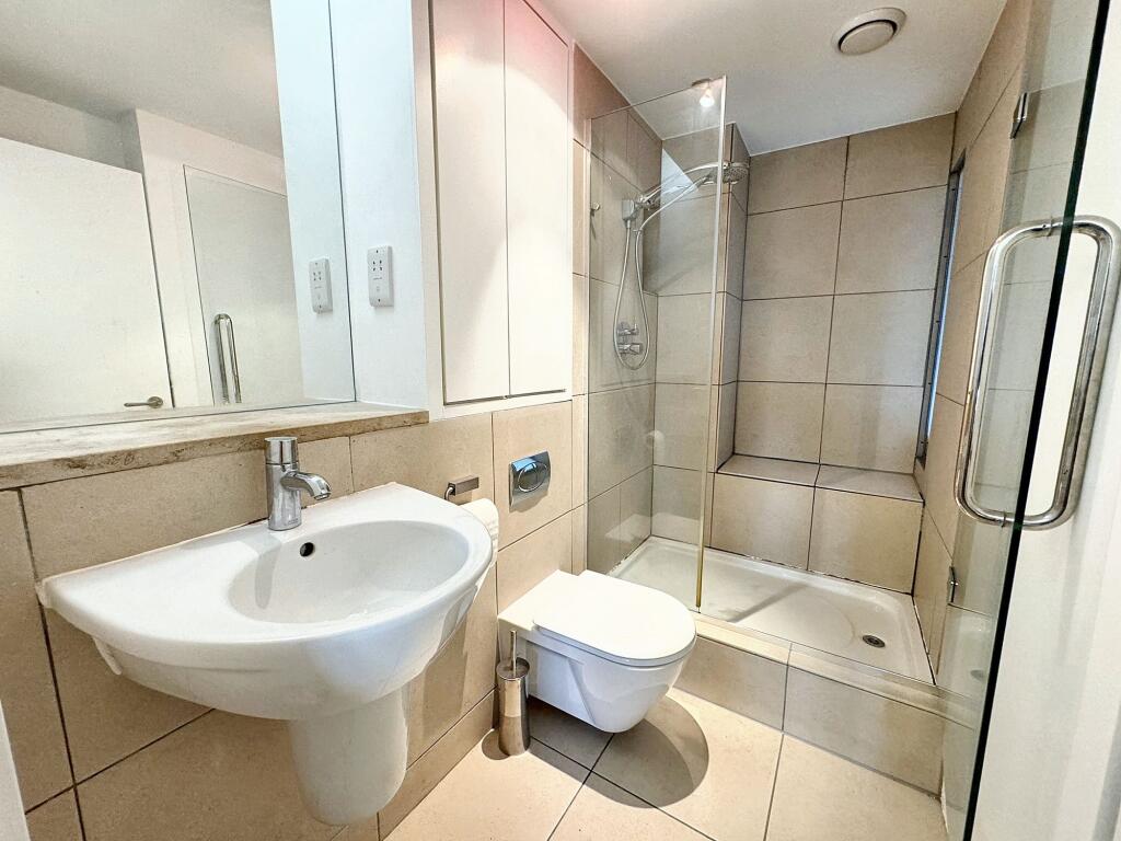 Master Bedroom En-suite