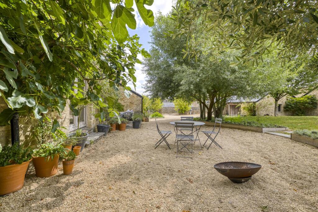 Front Garden Seating Area.jpg