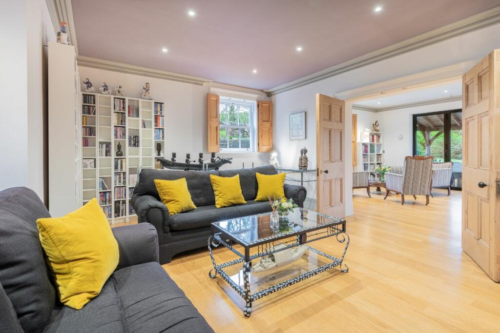 Living Room/ Bedroom 