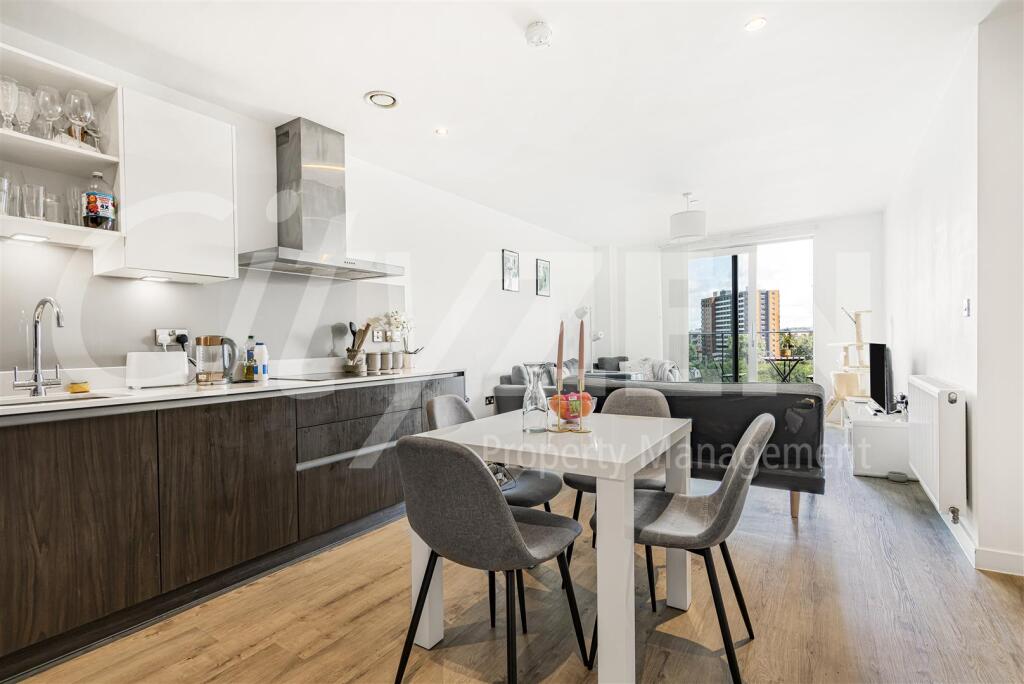 RECEPTION ROOM/KITCHEN