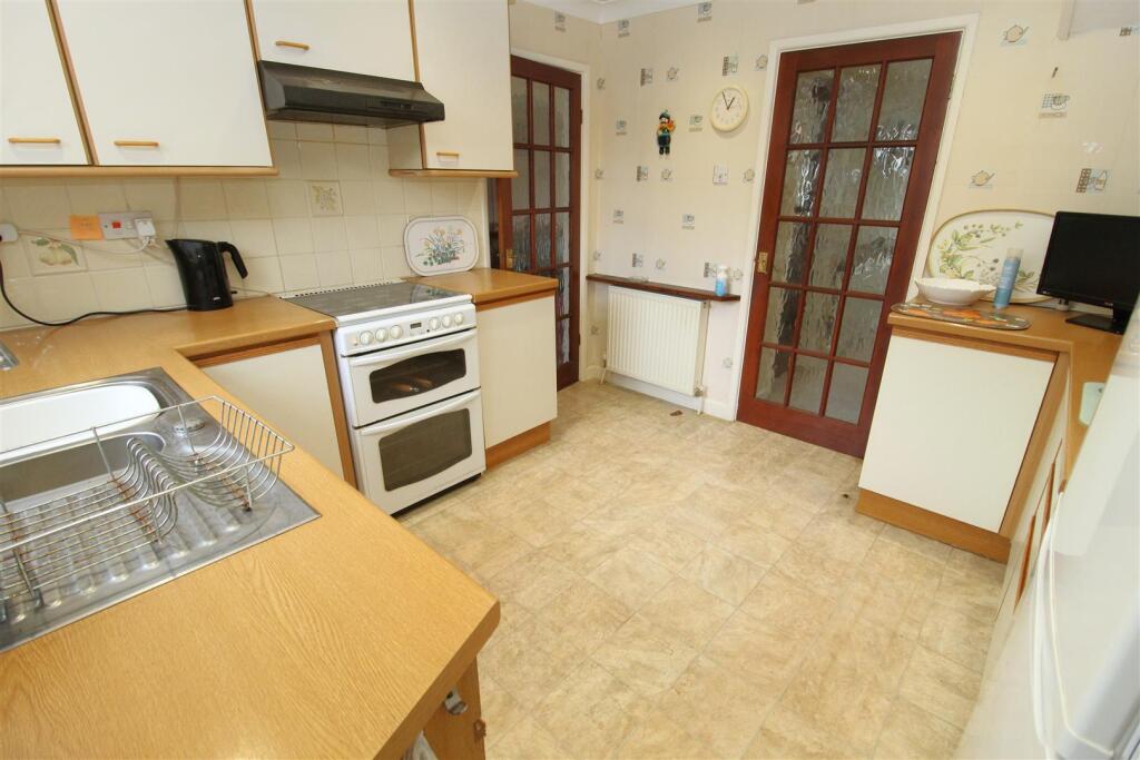Kitchen1.JPG
