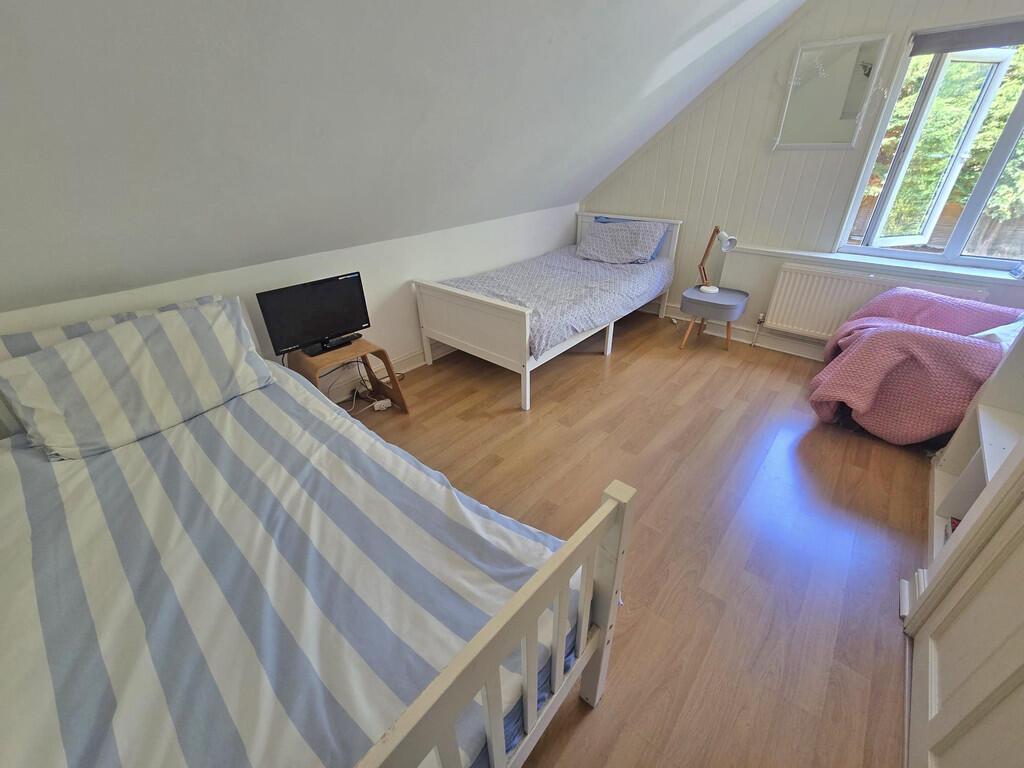 Second bedroom (2...