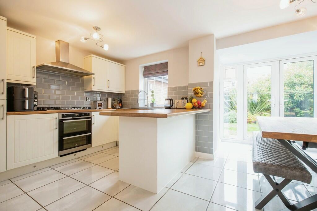 8b284971-28 20Ben...