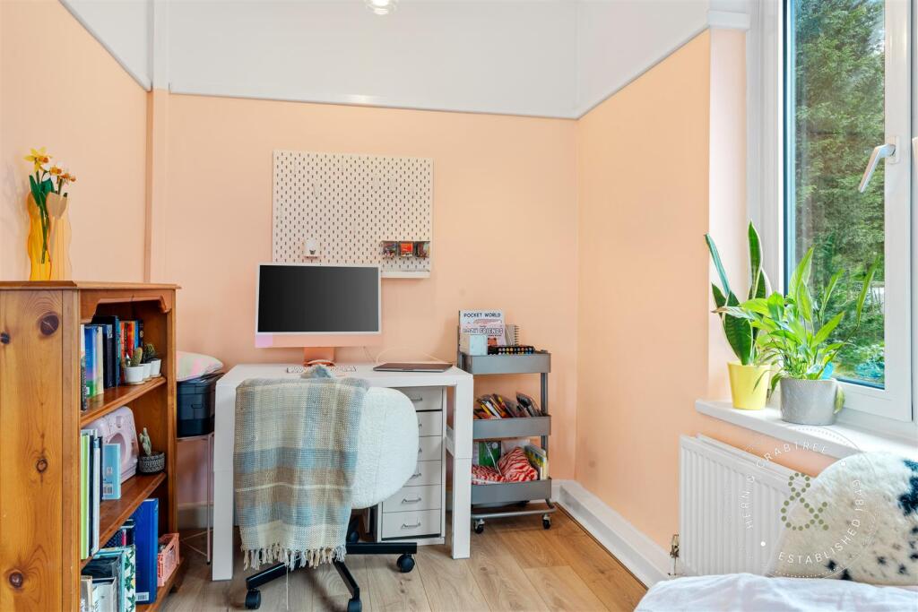 Linnet Close, Hern Crabtree (16).jpg