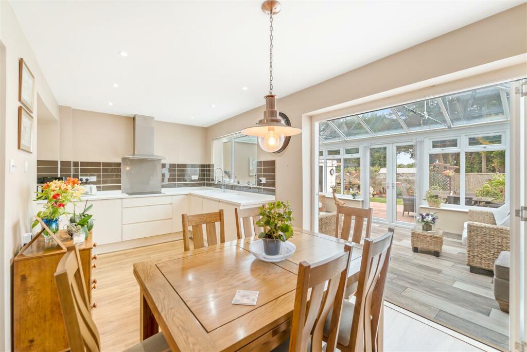L Shaped Kitchen/Dining Room