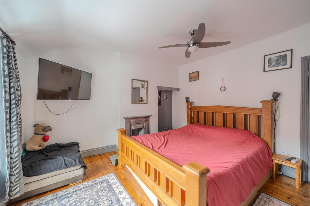 2 Woodview Terrace-2.jpg