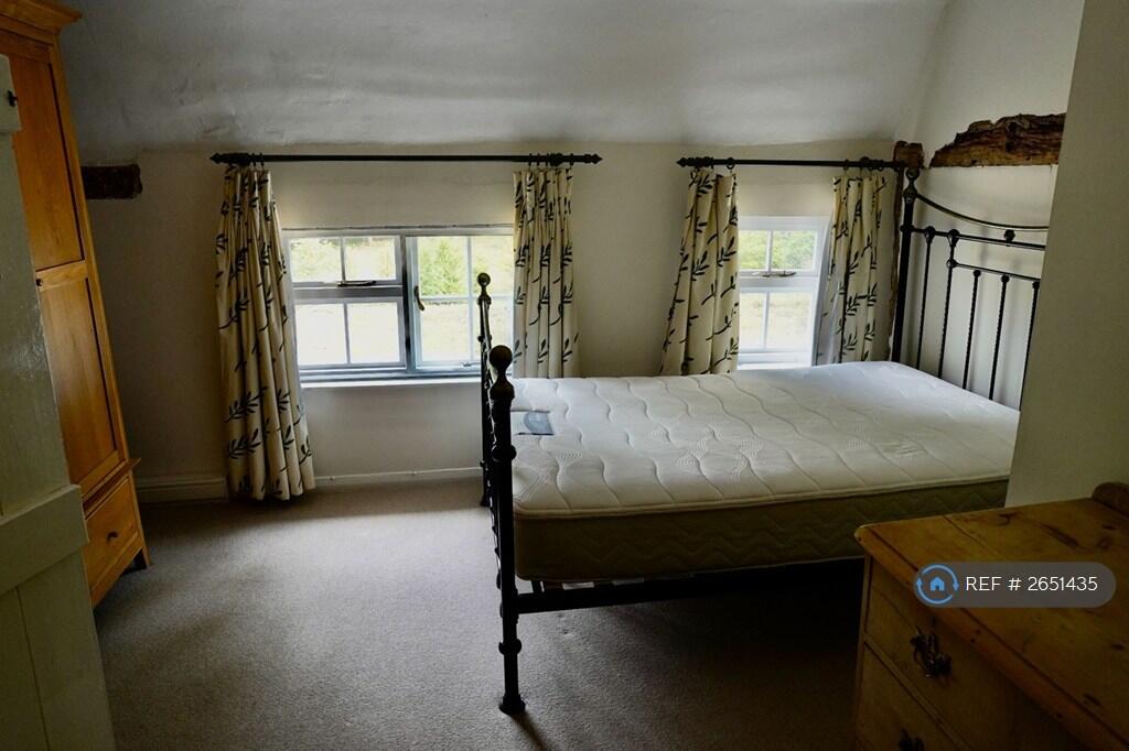 Main Bedroom - Bed And Mattress Optional