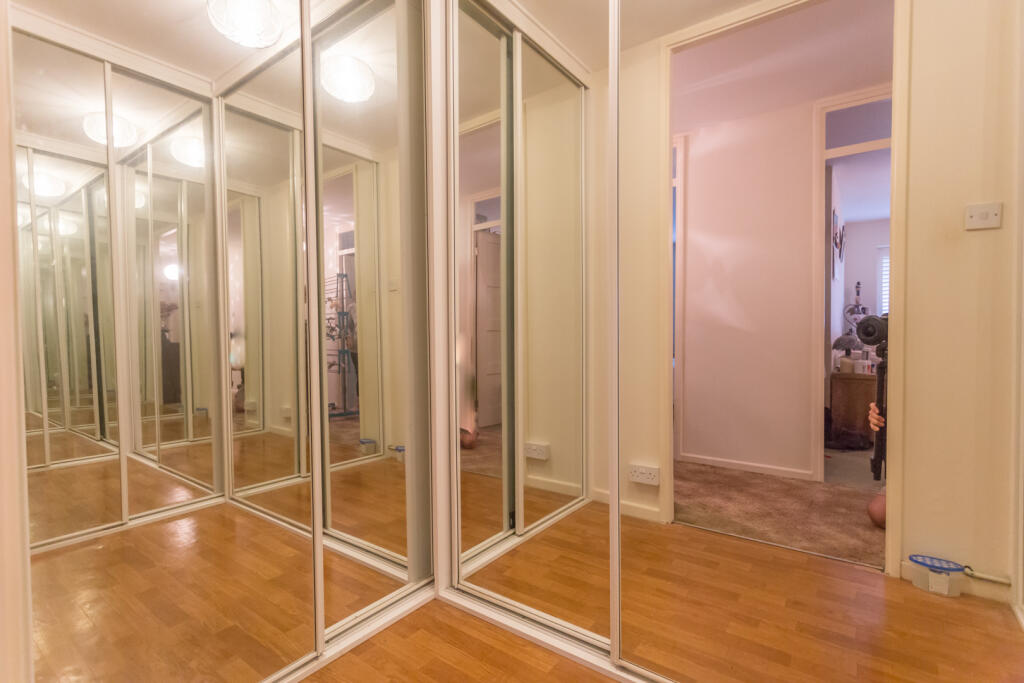 Walk-in-closet/store room