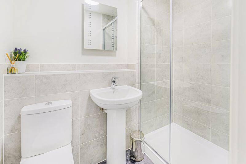 En-suite to Master
