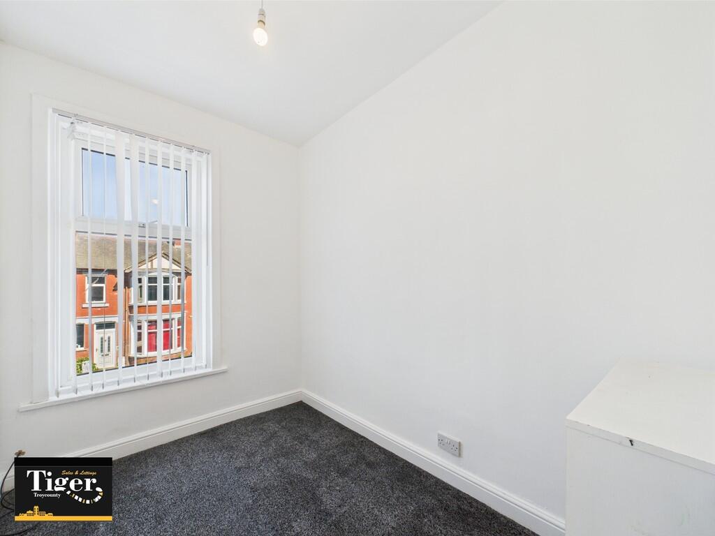 CAM02176G0-PR0583...