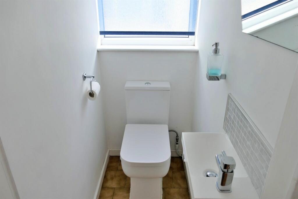 Cloakroom/WC