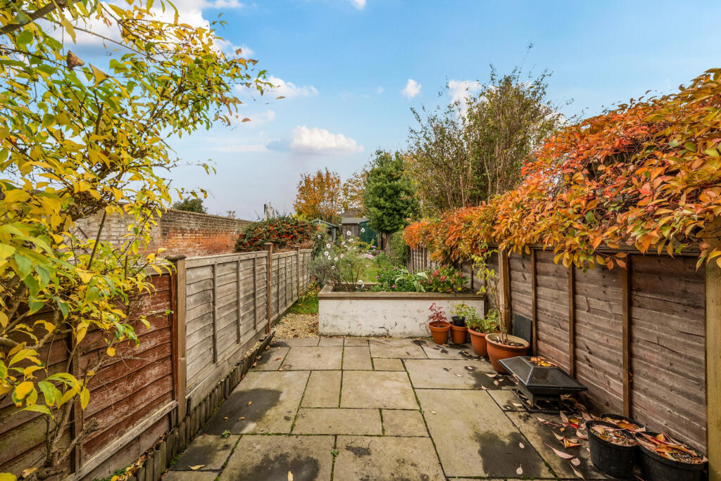 1376303-6-690b307...