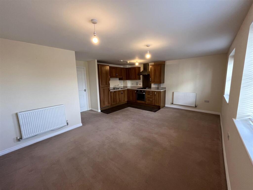 Open kitchen/ lounge