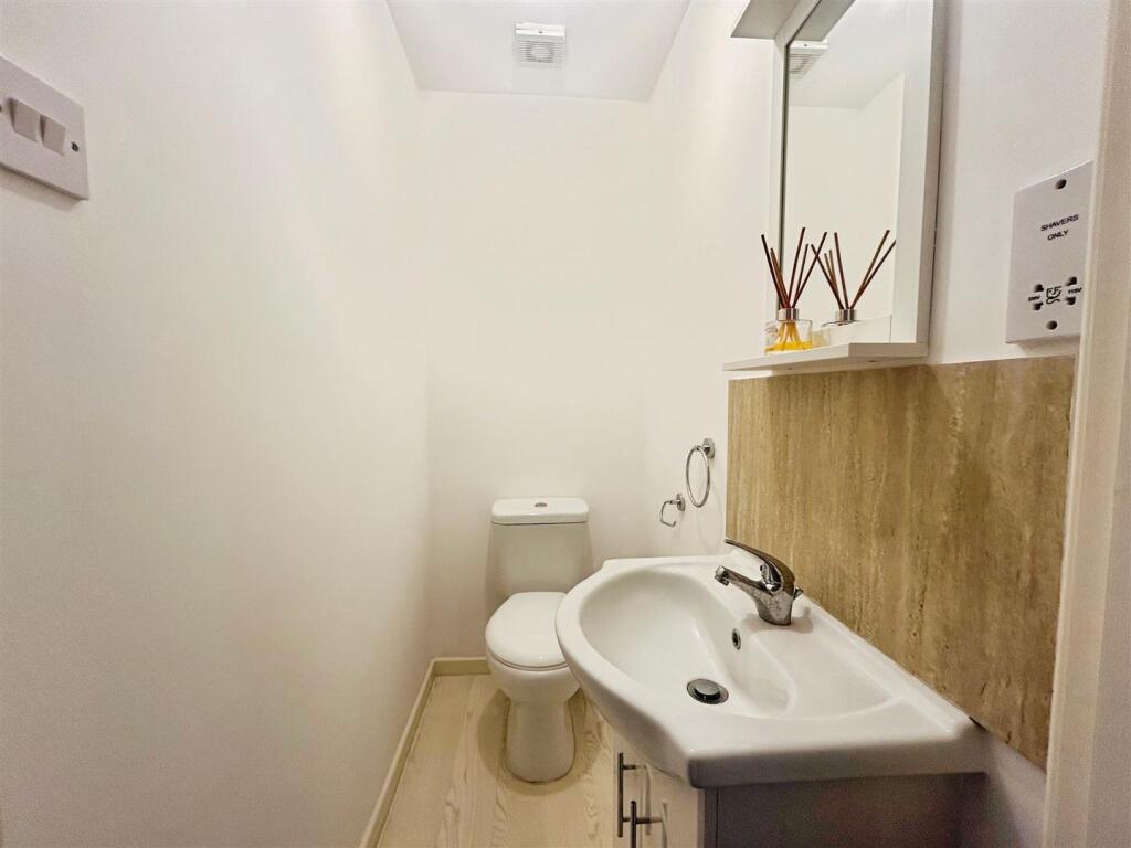 44e60fd6-D-4883-A845-2DD97E57B13D-1370-0000010FEC0