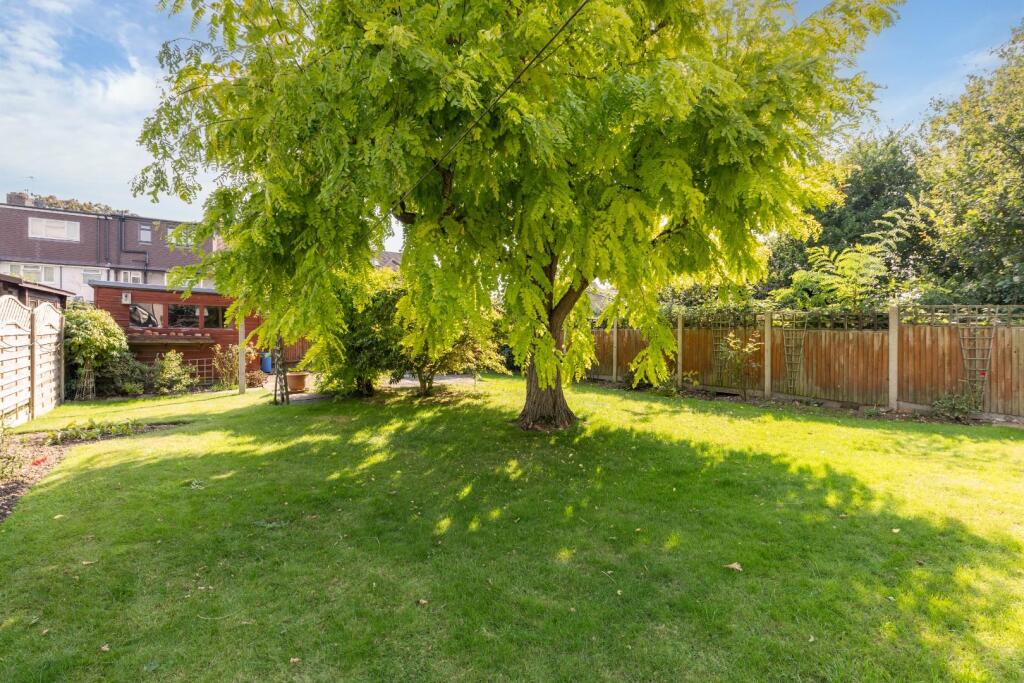 Chertsey Road 446 (13 of 27).jpg