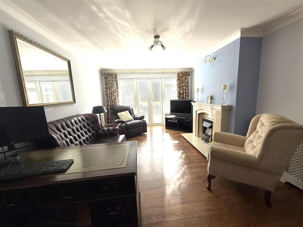 7 mayflower drive new lounge 1.jpeg