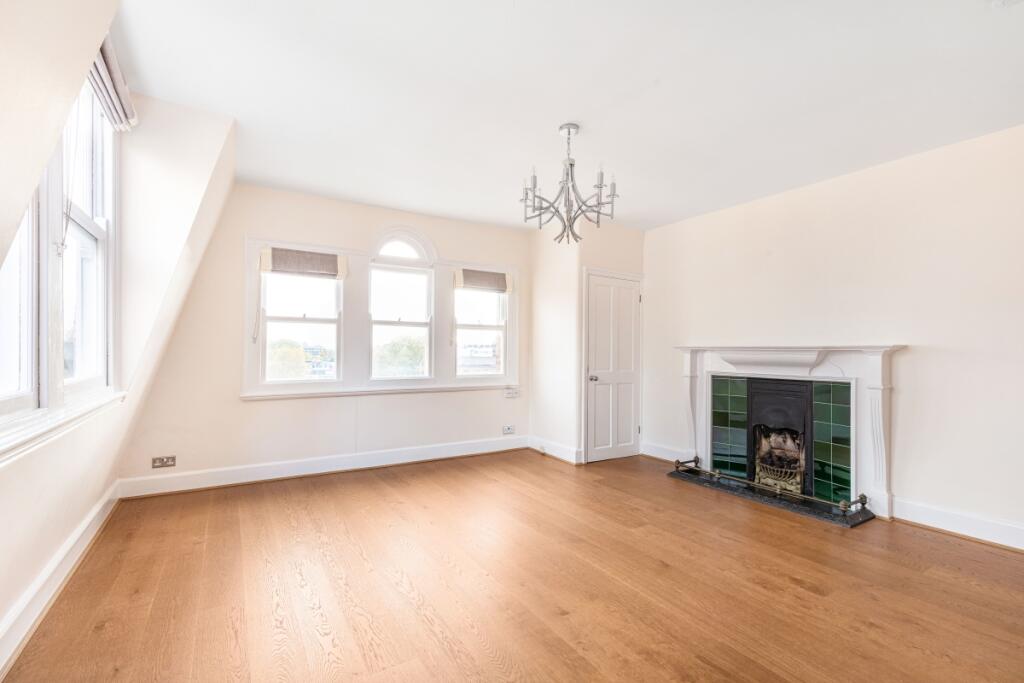 Reception/bedroom 