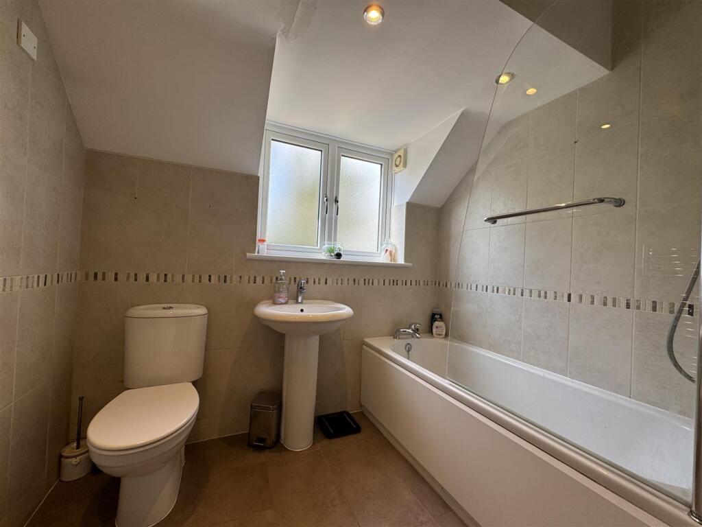 FAMILY BATHROOM