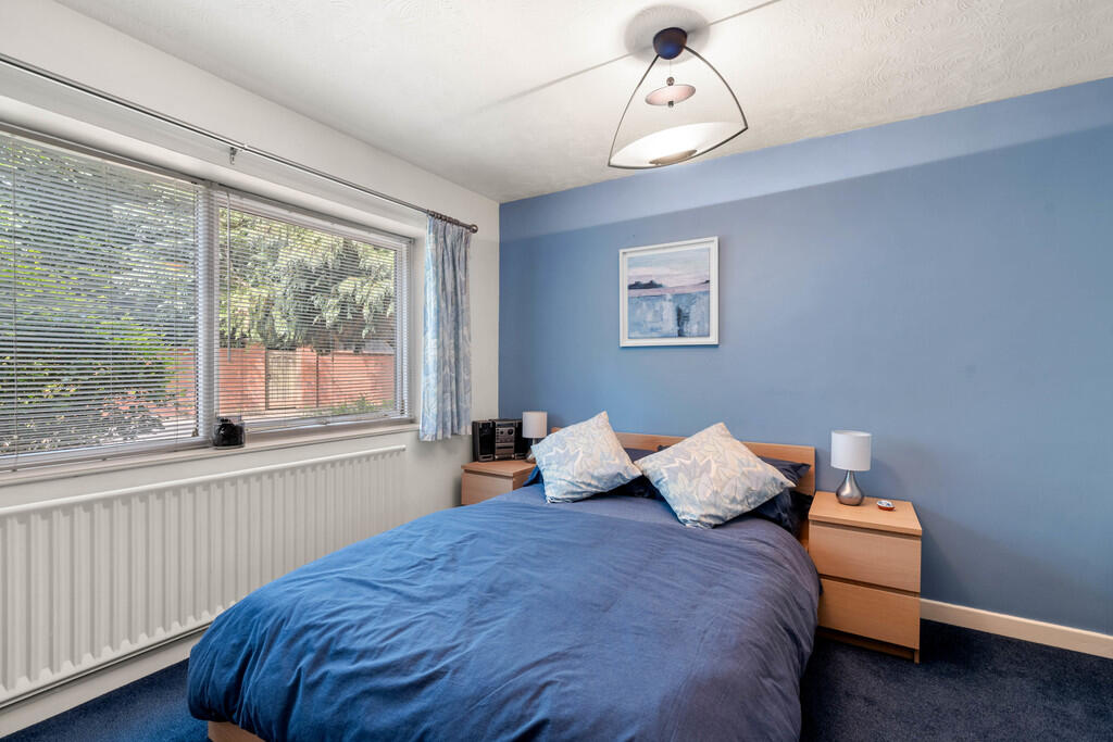 6 Hawkesworth Dri...