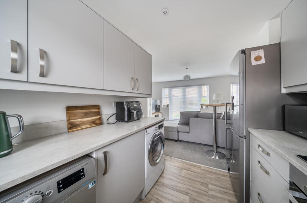 1369357-11-68ef886fc8538