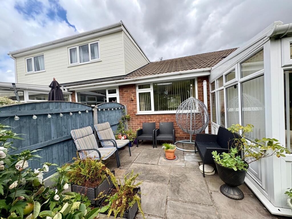 14 Howard Patio Area.jpg