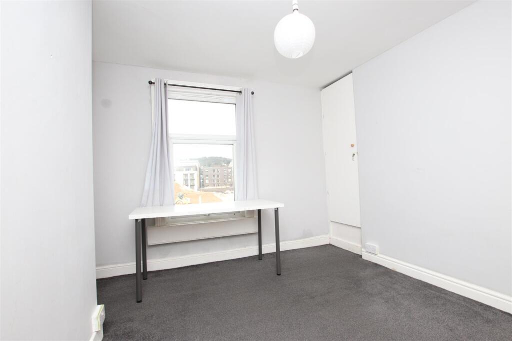 2nd bedroom